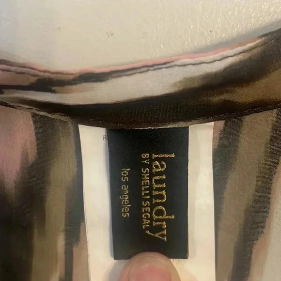 🔥Laundry by Shelly Segal 6/$20. OR. 10.$40. Woman’s coverup “laundry “. Sm/med - Picture 4 of 9